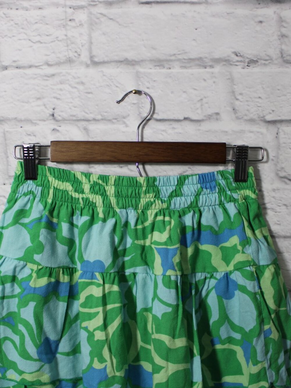 Show Me Your MUMU Nat Small Vibrant Green Poppy Tiered Ruffle Preppy Skort - Picture 3 of 8